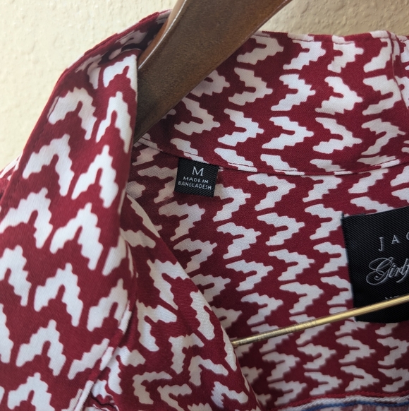 Jach's Girlfriend Red + White Chevron Cuffed Sleeve Button Down Blouse. Size M - Picture 4 of 6